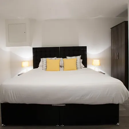 Caro Short - Parker Street 4*