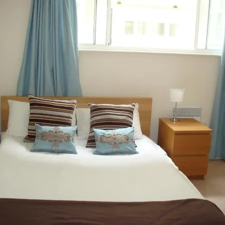 Albany Apartments *
