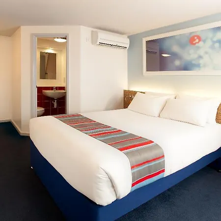 Travelodge Stonedale Park 3*