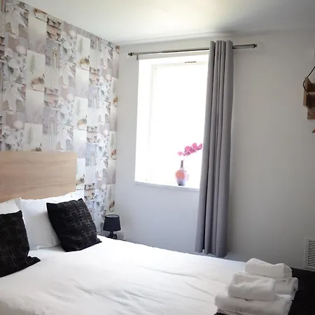The Manor - Hotel 2*