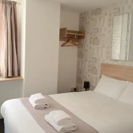 The Manor - 2*