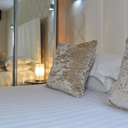 Posh Pads - 1 - 4* Liverpool
