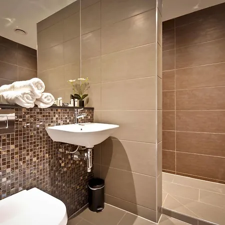 Epic Seel Street 4*