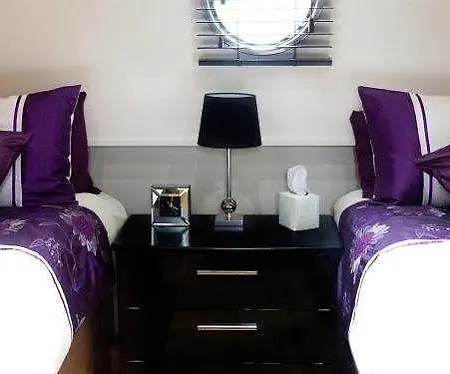 Hollywood & Barges 5* Liverpool