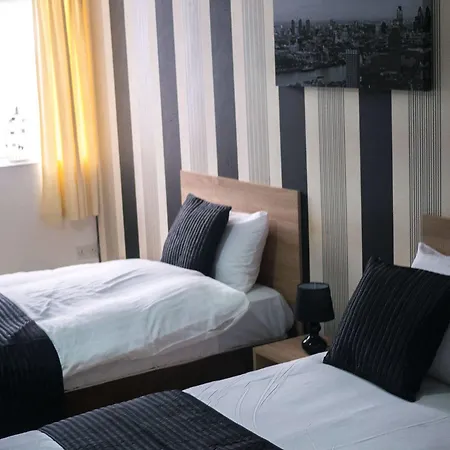 The Manor - Hotel 2*