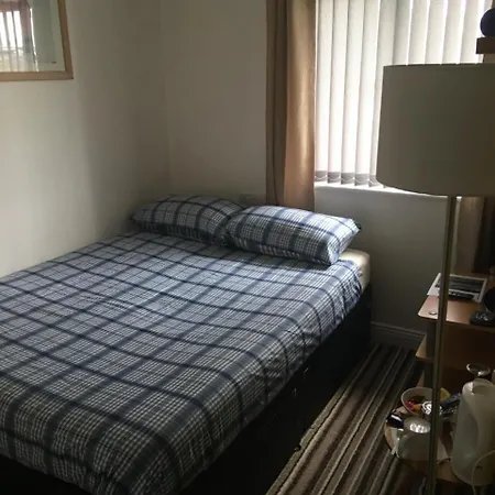 139 Breckside Park 3* Liverpool