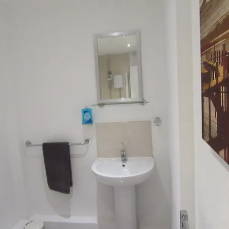 No 6 At 19 Ivanhoe - Large 2 Bed Near Sefton Park And Lark Lane Daire