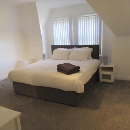 No 6 At 19 Ivanhoe - Large 2 Bed Near Sefton Park And Lark Lane Liverpool