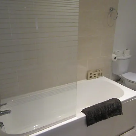 No 6 At 19 Ivanhoe - Large 2 Bed Near Sefton Park And Lark Lane