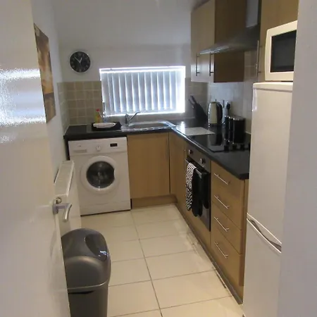 No 6 At 19 Ivanhoe - Large 2 Bed Near Sefton Park And Lark Lane * Liverpool