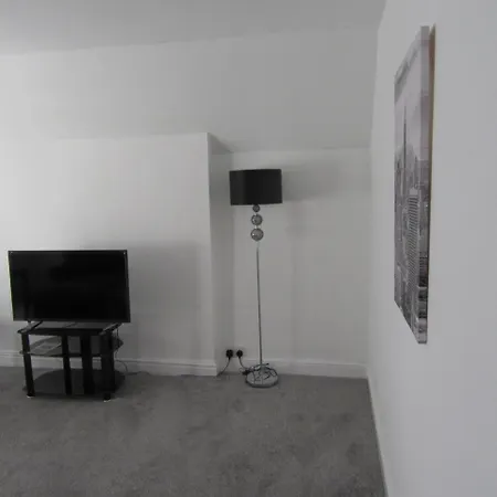 No 6 At 19 Ivanhoe - Large 2 Bed Near Sefton Park And Lark Lane Liverpool