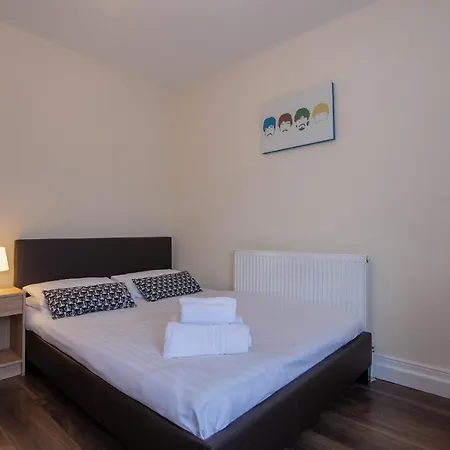 Casa Fresa Franks Serviced 게스트하우스 4*