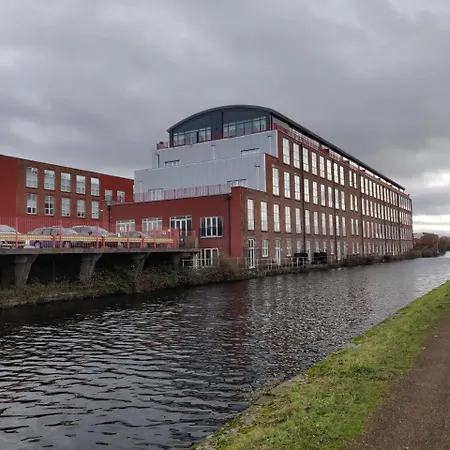 Canal Side By Serviced Living Appartement