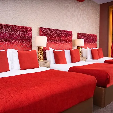 Отель Signature Living 4*