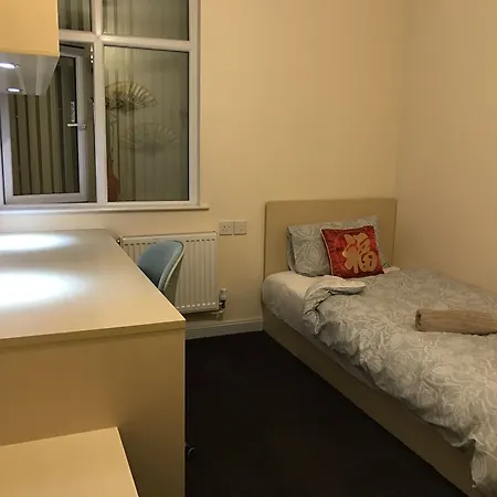 Renshaw Apartment *