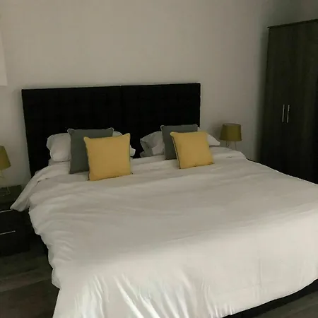 Caro Short - Parker Street 4*