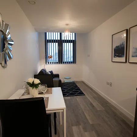 Caro Short - Parker Street 4*