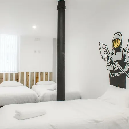 Host & - Fleet Nightlife Apartment