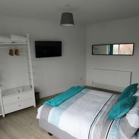 Appartamento 2 Serviced In Childwall-south - Each Sleeps 6