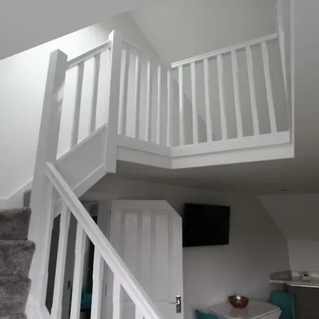 2 Serviced In Childwall-south - Each Sleeps 6 Liverpool