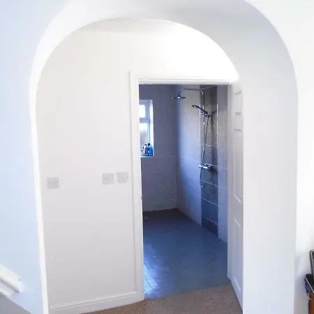 Tea In - Private - Quiet - Ground Floor - En-suite - Walk-in-shower
