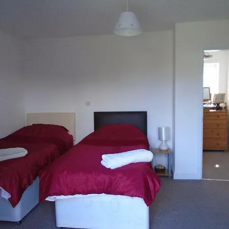 Tea In - Private - Quiet - Ground Floor - En-suite - Walk-in-shower Homestay