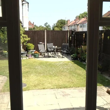 Séjour chez l'habitant Tea In - Private - Quiet - Ground Floor - En-suite - Walk-in-shower Liverpool