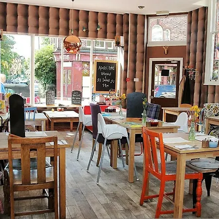 Lark Lane Gasthuis 2*