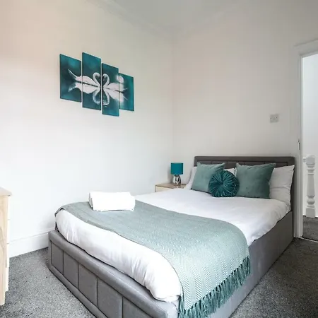 Langton House Apartment