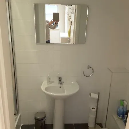 Fabulous Double Ensuite In Sefton Park Lark Lane Liverpool