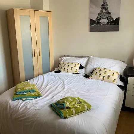 Apartment 2 Bed Duplex Penthouse By Mathew Street Sleeps 6 *