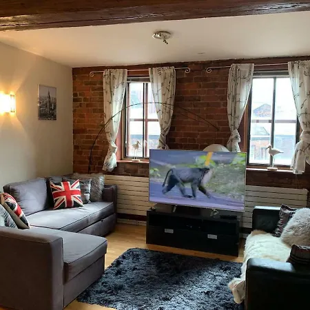 Apartment 2 Bed Duplex Penthouse By Mathew Street Sleeps 6 *
