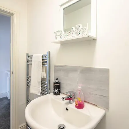 Langton House Apartment *