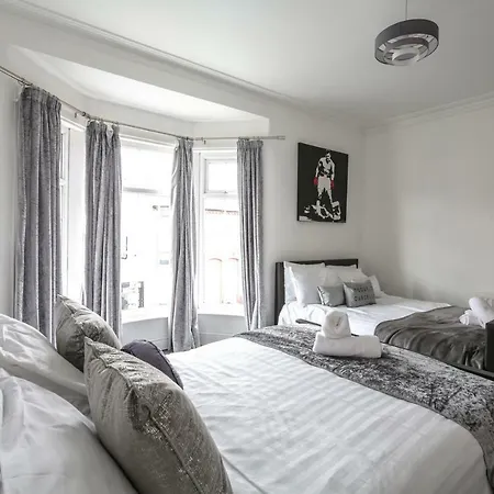 Langton House Apartment