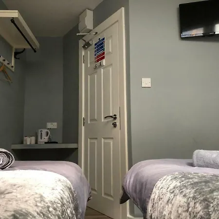 Brownlows 3* Liverpool