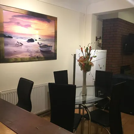 Pinnacle House Konukevi 5*