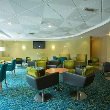 Hotel & Lounge