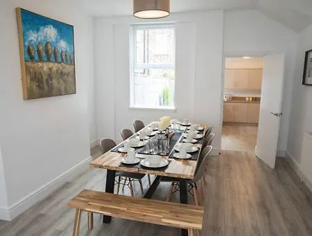 Holiday home Sybil Townhouse Anfield Sleeps 15