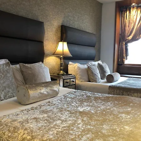 Отель Signature Living 4*