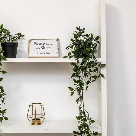 Host & - Standish Street Living Apartment
