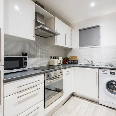 Host & - Standish Street Living Apartment