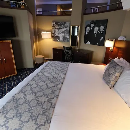 Crowne Plaza - John Lennon Airport By Ihg Отель