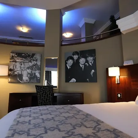 Отель Crowne Plaza - John Lennon Airport By Ihg 4*