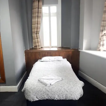 Hotel The Vines 2*