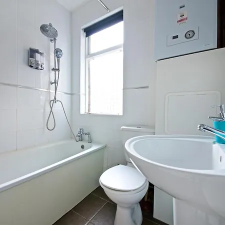 - Lawrence Road Bb1 Apartment
