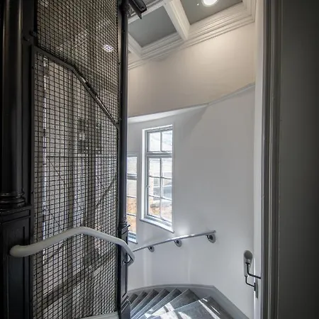 16 Queen Avenue Collection By Happy Days Apartamento *