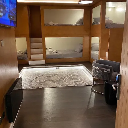 Eleanor Rigby Apts Stanley Street 4*