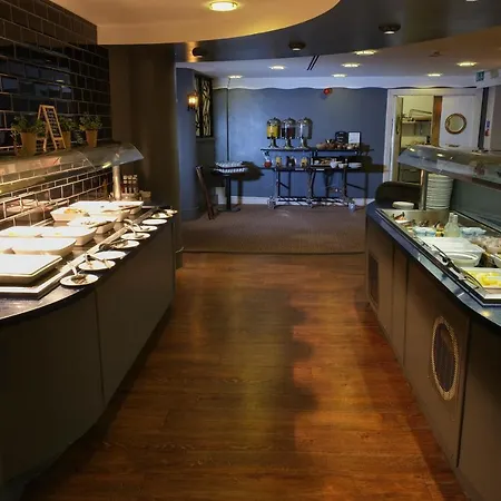 Отель Crowne Plaza - John Lennon Airport By Ihg