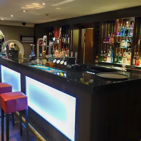 Отель Crowne Plaza - John Lennon Airport By Ihg