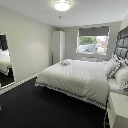 Mays - 102 Mill Street, Free Parking, 2 Minute Walk To Baltic Market And Centre - Sleep 1-10 Guests 3* Liverpool